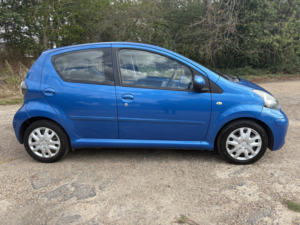 2010 Toyota Aygo 1.0 Vvt-I Blue in Blue — image 2