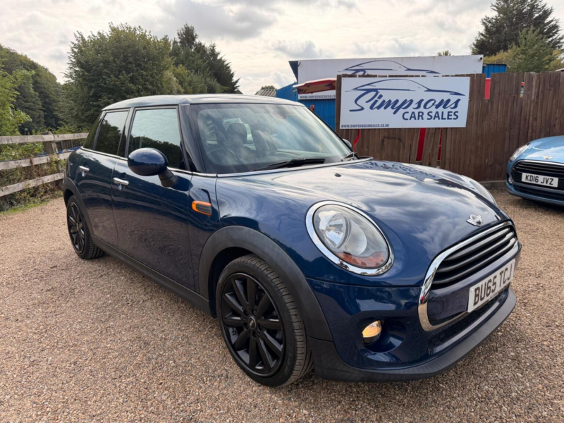 2015 MINI Hatch 1.5 Cooper Auto Euro 6 (s/s) 5dr in Blue — image 1