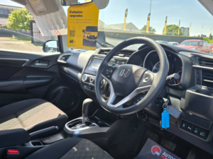 2015 Honda Jazz 1.3 I-Vtec Se Hatchback 5dr Petrol CVT Euro 6 (s/s) (102 Ps) in Blue — image 6