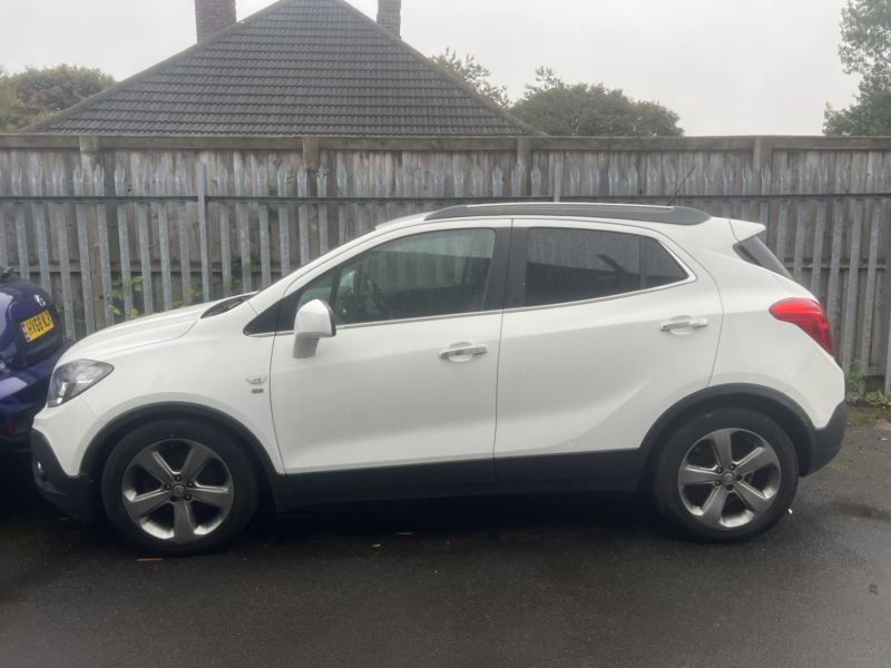 2013 Vauxhall Mokka 1.7 Cdti Se. Spairs Or Repairs in White — image 1