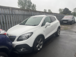 2013 Vauxhall Mokka 1.7 Cdti Se. Spairs Or Repairs in White — image 2