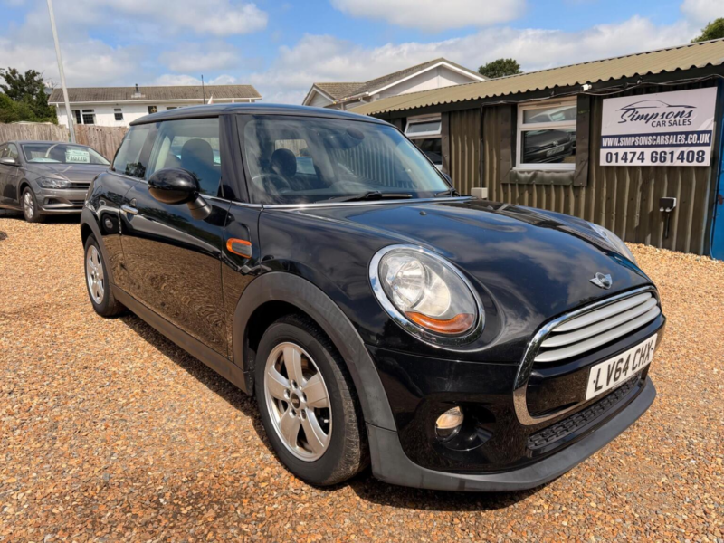 2014 MINI Hatch 1.5 Cooper Auto Euro 6 (s/s) 3dr in Black — image 1
