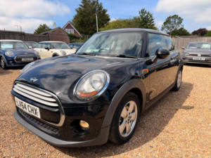 2014 MINI Hatch 1.5 Cooper Auto Euro 6 (s/s) 3dr in Black — image 5