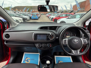 2012 Toyota Yaris 1.33 Dual Vvt-I Sr Euro 5 5dr in Red — image 2