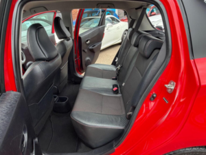 2012 Toyota Yaris 1.33 Dual Vvt-I Sr Euro 5 5dr in Red — image 5