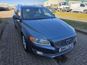 2013 Volvo V70 2.0 D3 Se Lux in Blue — image 2