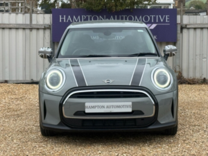2022 MINI Hatch 1.5 Cooper Classic Hatchback 5dr Petrol Steptronic Euro 6 (s/s) (136 Ps) in Grey — image 2