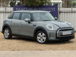 2022 MINI Hatch 1.5 Cooper Classic Hatchback 5dr Petrol Steptronic Euro 6 (s/s) (136 Ps) in Grey — image 3