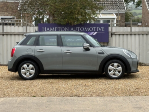2022 MINI Hatch 1.5 Cooper Classic Hatchback 5dr Petrol Steptronic Euro 6 (s/s) (136 Ps) in Grey — image 4
