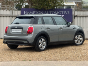 2022 MINI Hatch 1.5 Cooper Classic Hatchback 5dr Petrol Steptronic Euro 6 (s/s) (136 Ps) in Grey — image 5