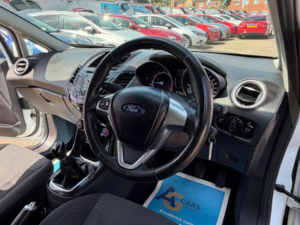 2014 Ford Fiesta 1.25 Zetec Euro 5 5dr in White — image 3