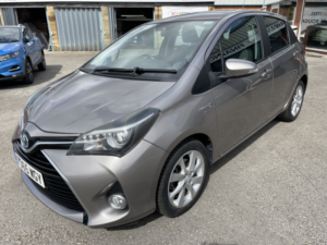 2015 Toyota Yaris 1.5 Vvt-H Sport in Bronze — image 2