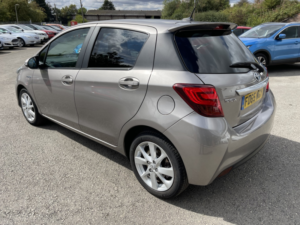 2015 Toyota Yaris 1.5 Vvt-H Sport in Bronze — image 3