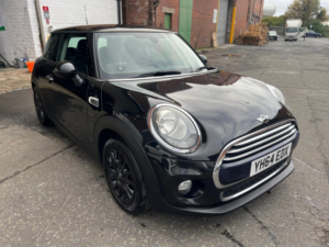 2014 MINI Hatch 1.5 Cooper D 3-Door Hatch in Black — image 3