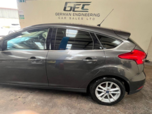 2016 Ford Focus 1.0t Ecoboost Zetec Euro 6 (s/s) 5dr in Grey — image 5