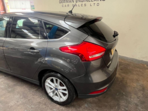 2016 Ford Focus 1.0t Ecoboost Zetec Euro 6 (s/s) 5dr in Grey — image 6