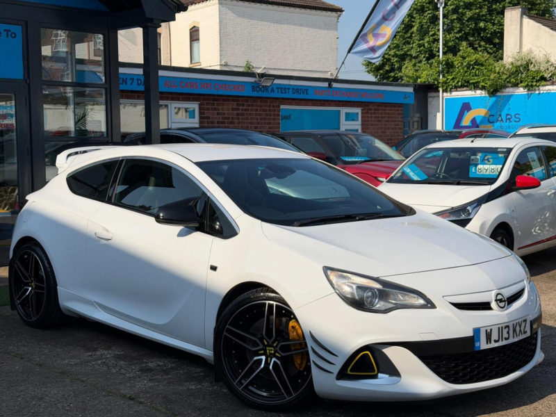 2013 Vauxhall Astra Gtc 2.0t Vxr Euro 5 (s/s) 3dr in White — image 1