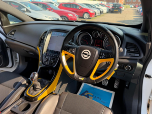 2013 Vauxhall Astra Gtc 2.0t Vxr Euro 5 (s/s) 3dr in White — image 3