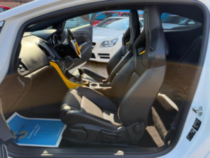 2013 Vauxhall Astra Gtc 2.0t Vxr Euro 5 (s/s) 3dr in White — image 4