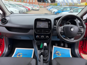 2018 Renault Clio 1.2 16v Dynamique Nav Euro 6 5dr in Red — image 2