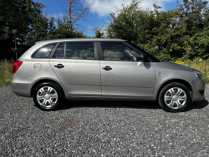2012 Skoda Fabia 1.6 Tdi S in Beige — image 2