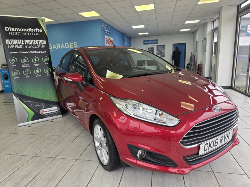 2016 Ford Fiesta 1.0 T Ecoboost Titanium in Red — image 1