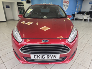 2016 Ford Fiesta 1.0 T Ecoboost Titanium in Red — image 2