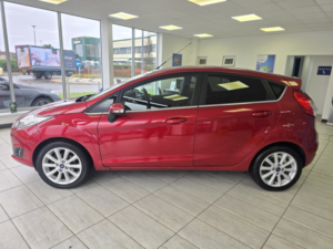 2016 Ford Fiesta 1.0 T Ecoboost Titanium in Red — image 4
