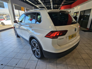 2018 Volkswagen Tiguan 2.0 Tdi Se Navigation in White — image 4