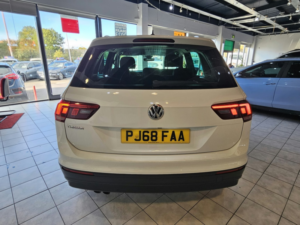 2018 Volkswagen Tiguan 2.0 Tdi Se Navigation in White — image 6