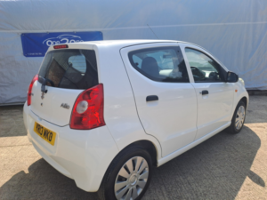 2013 Suzuki Alto 1.0 12v Sz in White — image 5