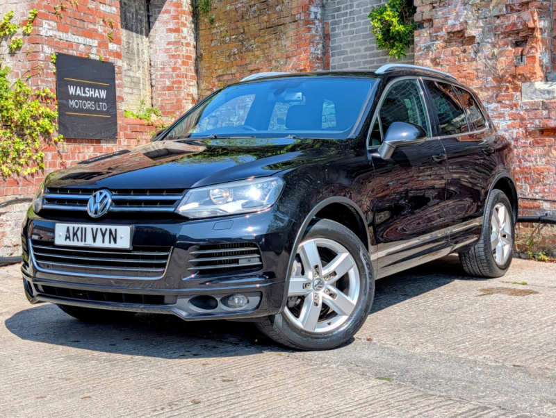 2011 Volkswagen Touareg 3.0 Tdi V6 Altitude in Black — image 1