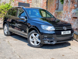 2011 Volkswagen Touareg 3.0 Tdi V6 Altitude in Black — image 3