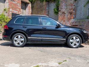 2011 Volkswagen Touareg 3.0 Tdi V6 Altitude in Black — image 4