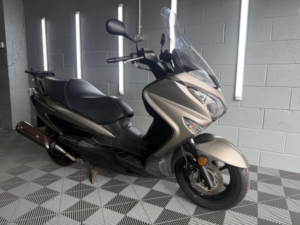 2017 Suzuki Burgman 200 in Silver — image 2