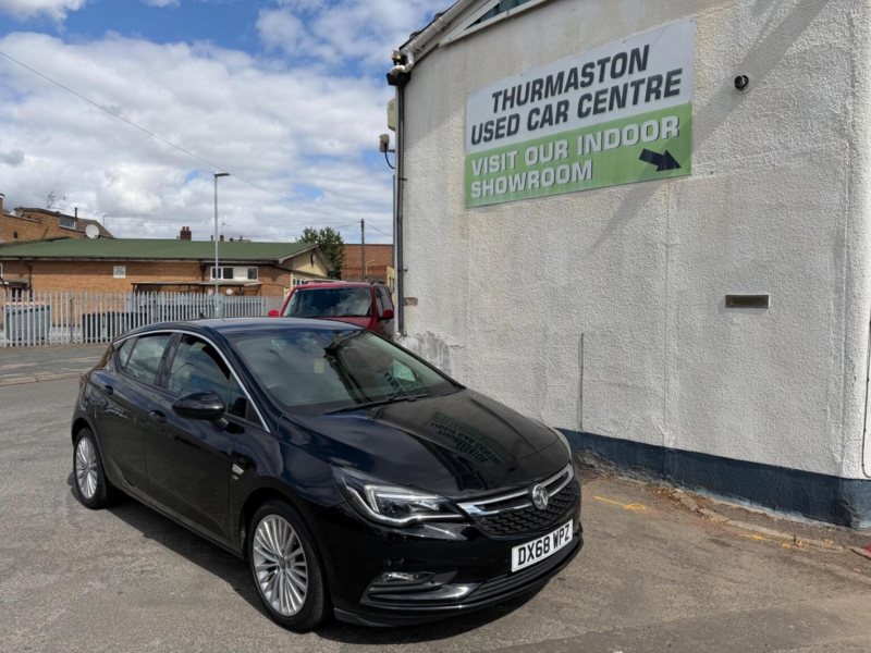 2018 Vauxhall Astra 1.6i Turbo Gpf Elite Nav Euro 6 (s/s) 5dr in Black — image 1