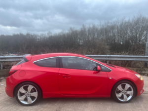 2013 Vauxhall Astra Gtc 2.0 T Vxr in Red — image 3