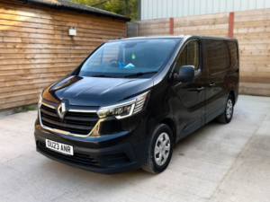 2023 Renault Trafic 5 SEAT Auto Wheelchair Accessible Disabled Access Vehicle Wav in Black — image 4
