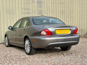 2009 Jaguar X-Type 2.2d Dpf S 4dr in Grey — image 4