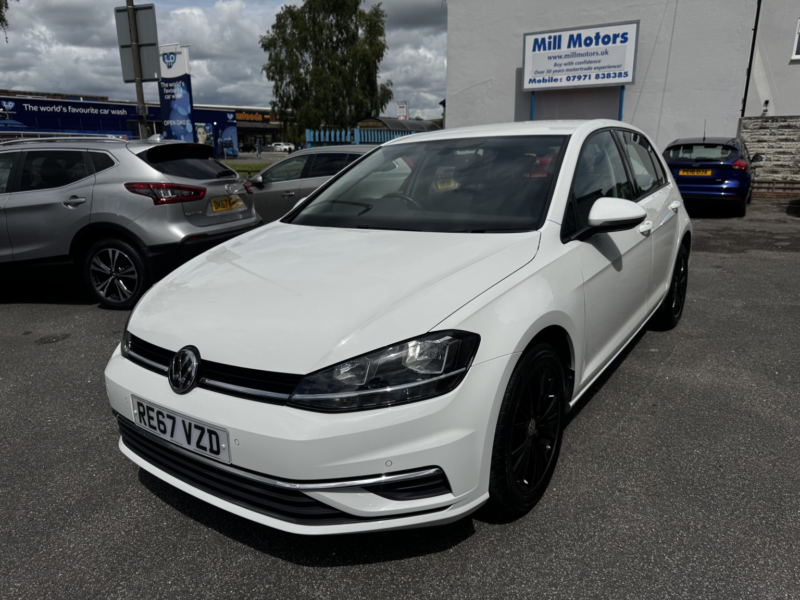 2017 Volkswagen Golf 1.6 Tdi Se Nav in White — image 1