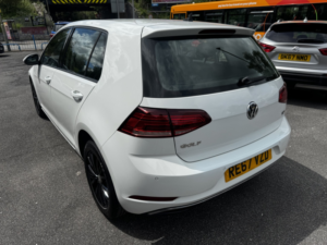 2017 Volkswagen Golf 1.6 Tdi Se Nav in White — image 3