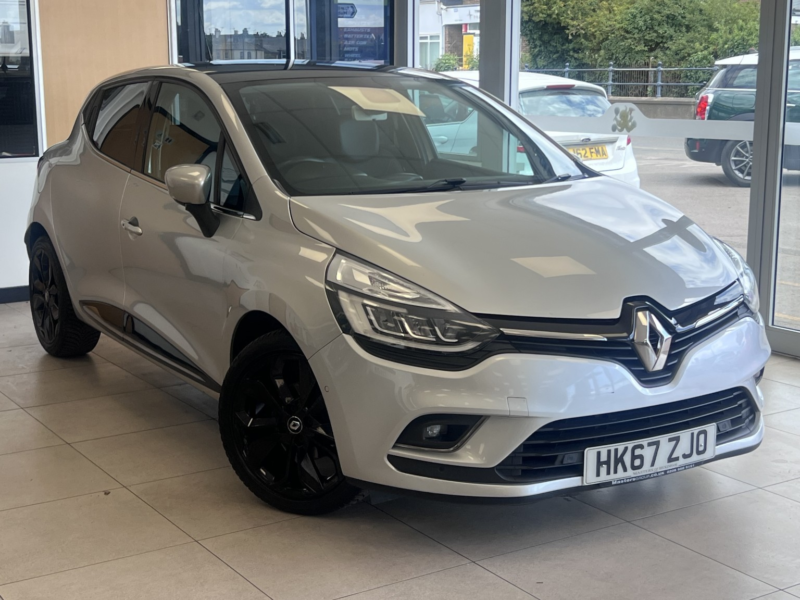 2018 Renault Clio 0.9 Signature Nav Tce 90 in Silver — image 1