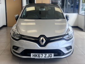 2018 Renault Clio 0.9 Signature Nav Tce 90 in Silver — image 2