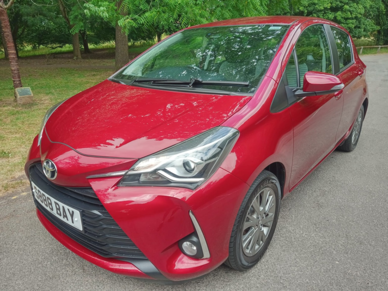 2017 Toyota Yaris 1.5 Vvt-I Icon in Red — image 1