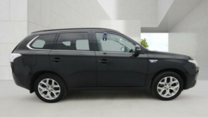 2014 Mitsubishi Outlander 2.0h 12kwh Gx4h CVT 4WD Euro 5 (s/s) 5dr in Black — image 4