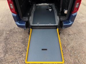 2023 Vauxhall Combo Life Se M S/s in Blue — image 2