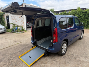 2023 Vauxhall Combo Life Se M S/s in Blue — image 4