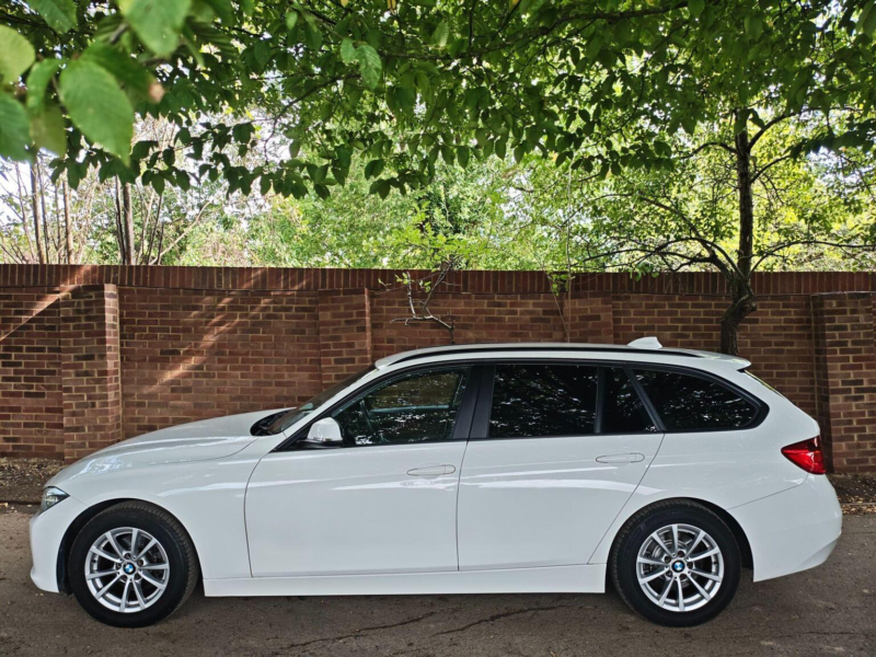 2014 BMW 3 Series 2.0 320i Se Touring 5dr Petrol Auto Euro 6 (s/s) (184 Ps) in White — image 1