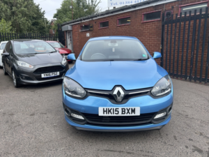 2015 Renault Megane 1.5 Dynamique Tomtom Energy Dci 110 Stop & Start in Blue — image 2