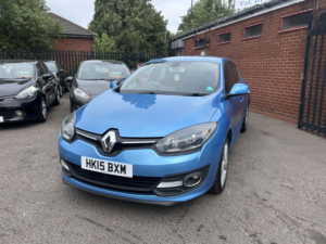 2015 Renault Megane 1.5 Dynamique Tomtom Energy Dci 110 Stop & Start in Blue — image 5